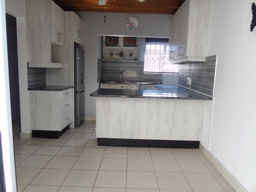 To Let 1 Bedroom Property for Rent in Abbotsford Eastern Cape
